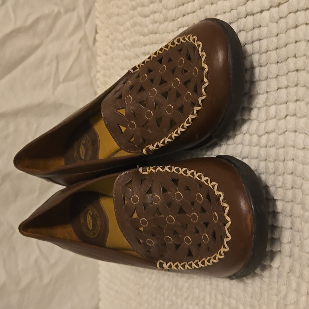 Nurture Gardner Leather Laser Cut Loafer sz 8M